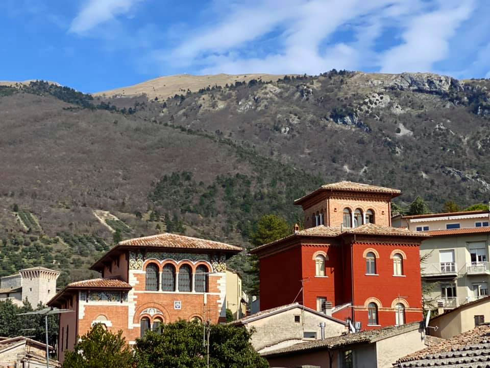 Gualdo Tadino, veduta dal terrazzo di GG8 hotel